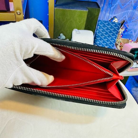 🧧SOLD🧧CHRISTIAN LOUBOUTIN Panettone silver leather studded zip wallet - Picture 8 of 12